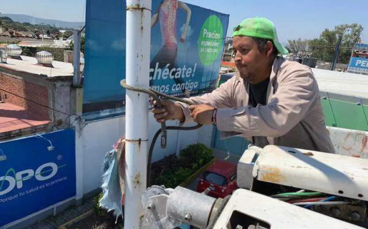 La brigada de Alumbrado Público trabaja en la reposición del cable robado Cortesía